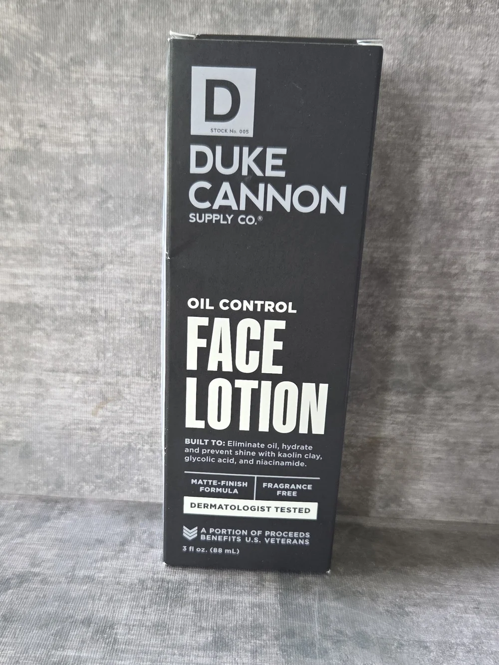 Duke Cannon Oil Control Face Lotion - Black